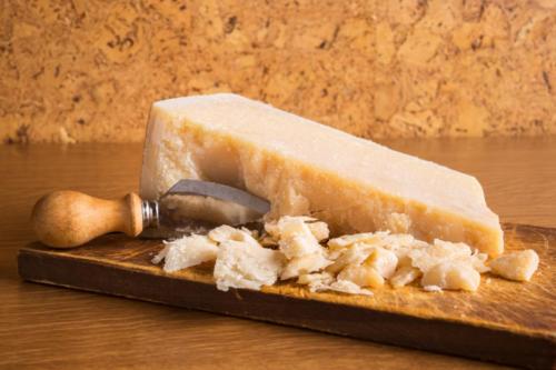 Parmesan knife, almond shape, taglia grana how to use it